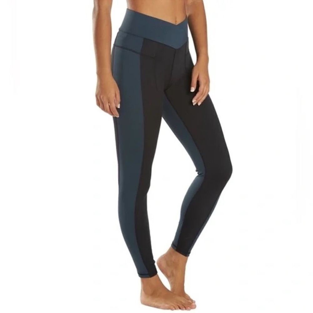 Free People Movement Rebel v waistband color block Legging Black Navy size Small